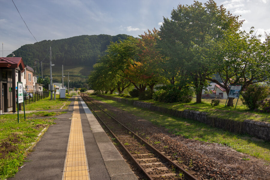 八幡平駅 - 風に吹かれて無人駅